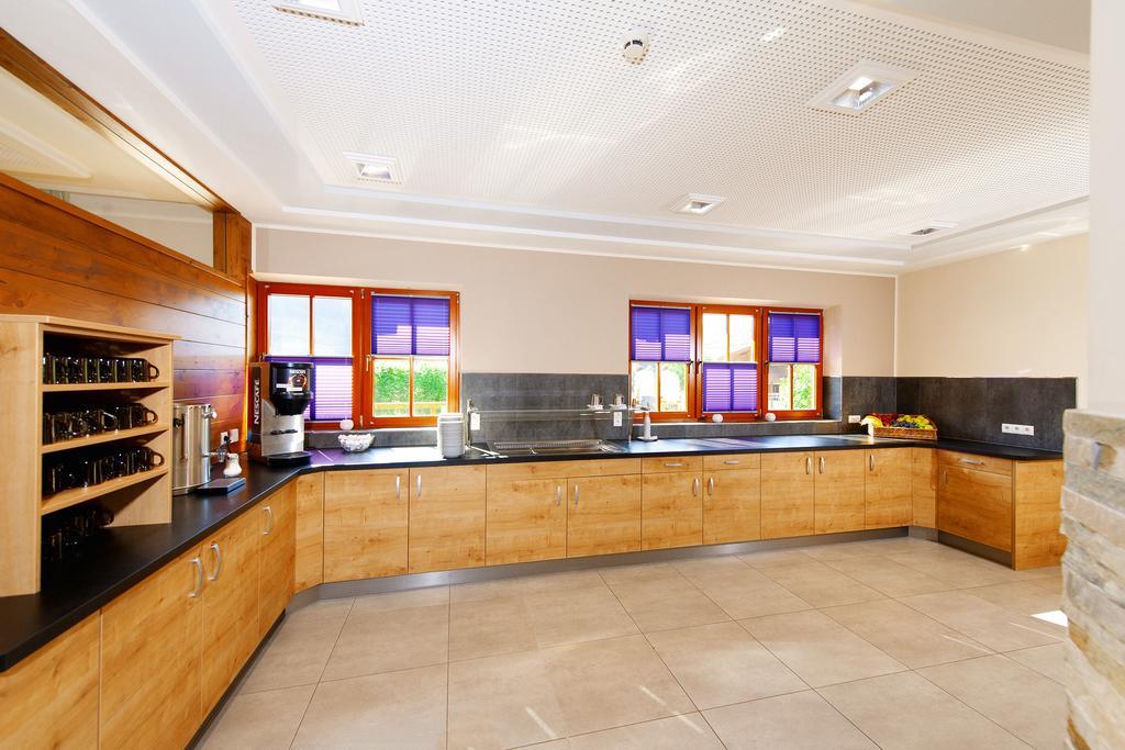 Jugendhotel Aicherヴァークライン エクステリア 写真