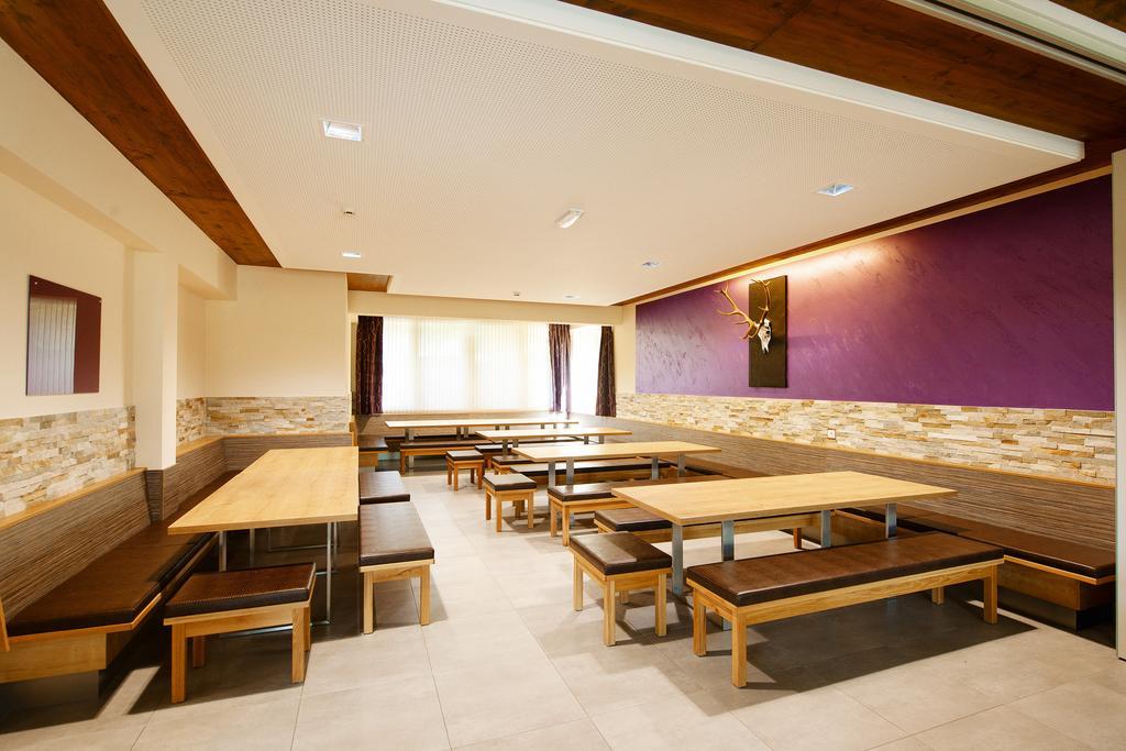 Jugendhotel Aicherヴァークライン エクステリア 写真